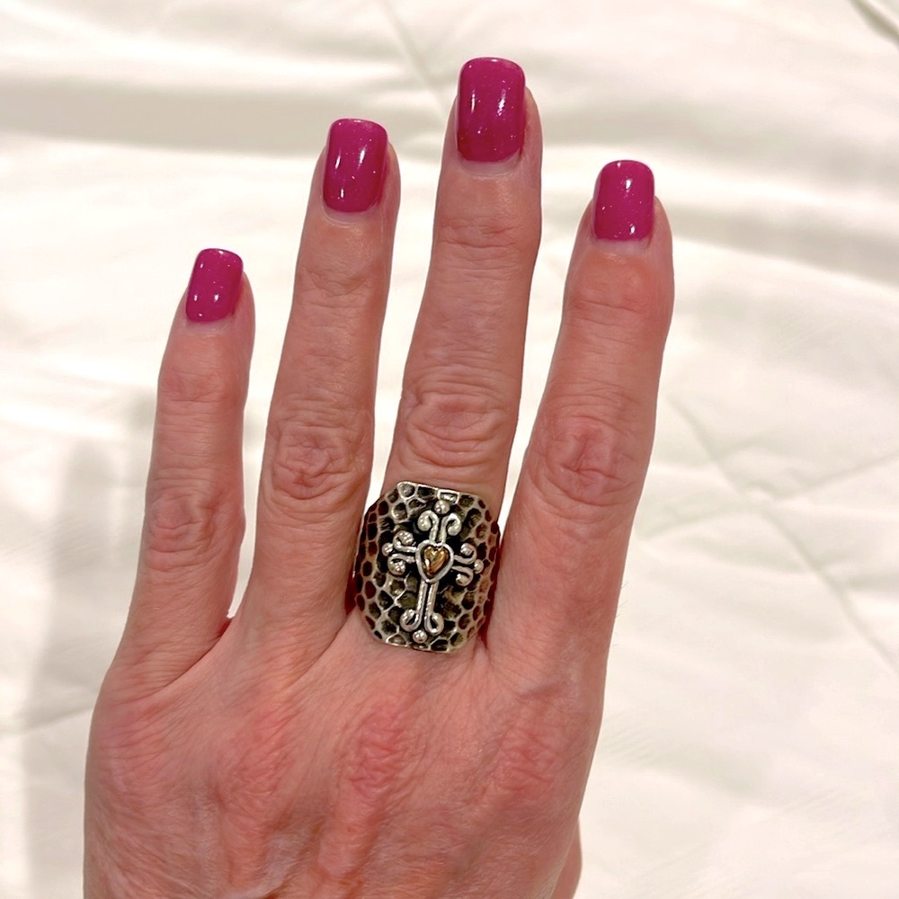 Sterling Silver Cross and Shield Ring -Size 8
Never Worn (NWOT) ✝️🛡️*Price Firm*